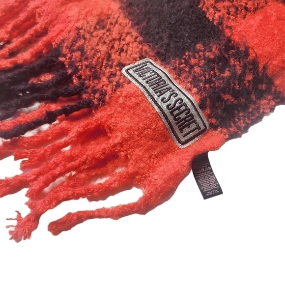 Victoria's Secret Winter Angel Plaid Scarf - Picture 4 of 4